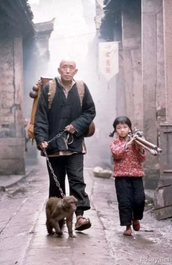 1995年上映的大陆电影《变脸1995》是由吴天明执导,朱旭,周任莹,赵志刚,张瑞阳等主演